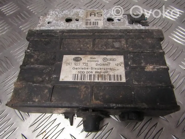 Volkswagen PASSAT B4 Module de contrôle de boîte de vitesses ECU 097927731