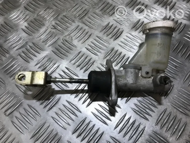 Mitsubishi Carisma Główny cylinder sprzęgła 