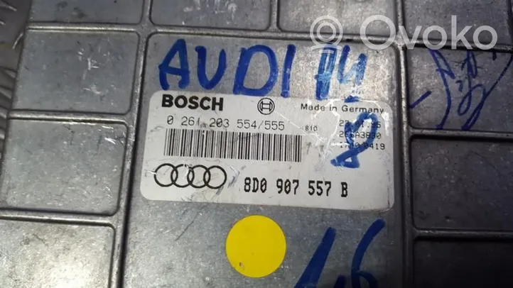 Audi A4 S4 B5 8D Moottorin ohjainlaite/moduuli 8D0907557B