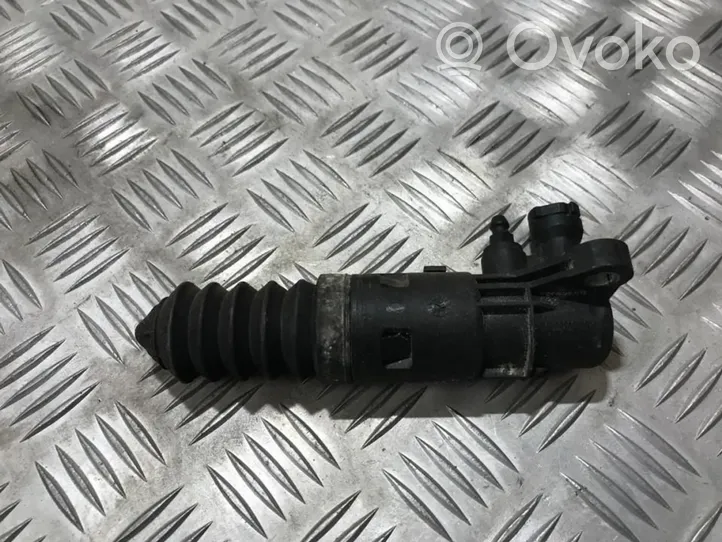 Audi A4 S4 B7 8E 8H Główny cylinder sprzęgła 8e0721257k