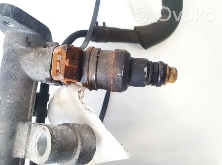 Hyundai Lantra II Injecteur de carburant 9250930019