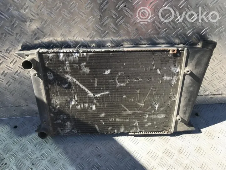 Volkswagen Jetta I Radiateur de refroidissement 171121253