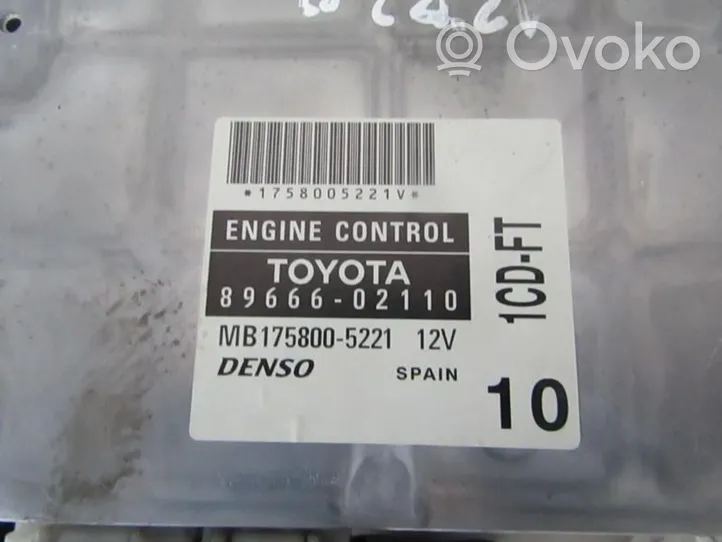 Toyota Corolla E120 E130 Moottorin ohjainlaite/moduuli 8966602110