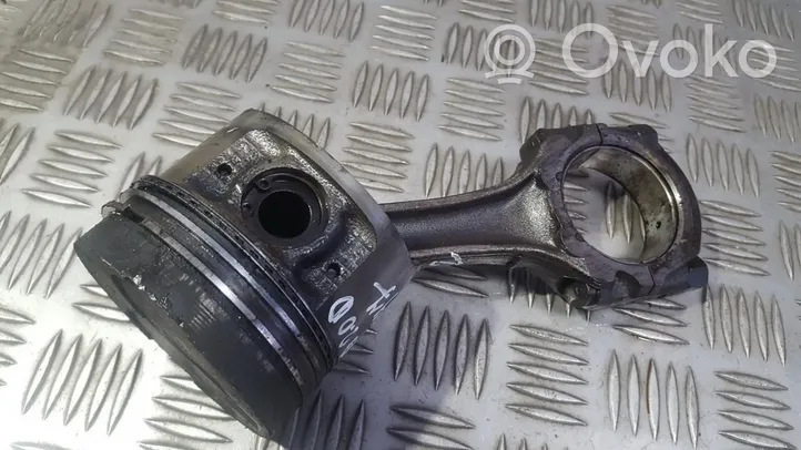 Nissan Primera Piston avec bielle 57J2