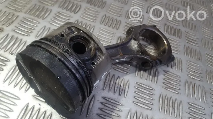 Nissan Primera Piston avec bielle 