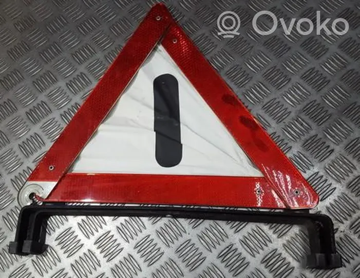 Audi A4 S4 B6 8E 8H Triangle d'avertissement 