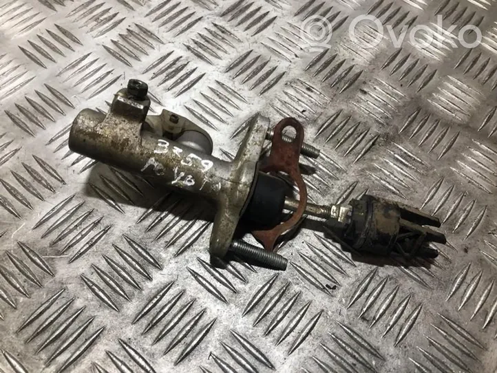 Toyota Hilux (AN10, AN20, AN30) Clutch master cylinder 