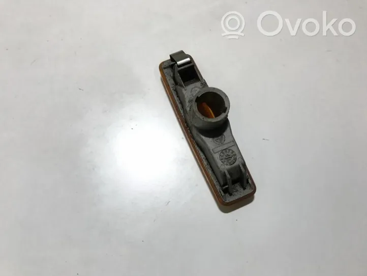 BMW 5 E39 Indicatore di direzione del parafango anteriore 8360589