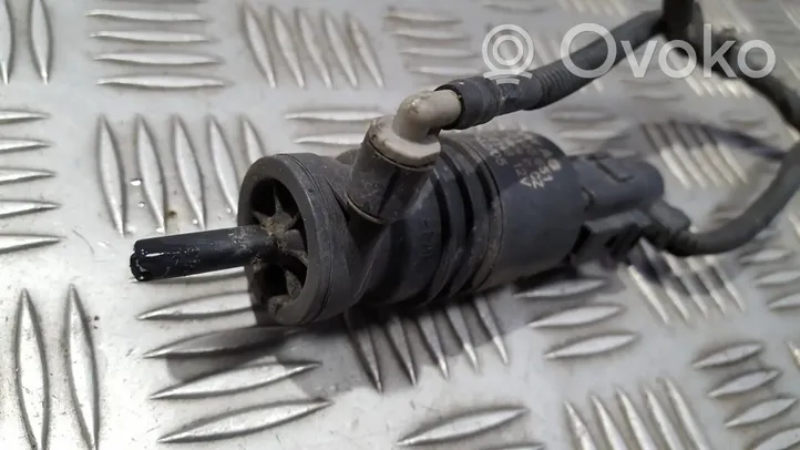 Volkswagen Jetta V Tuulilasi tuulilasinpesimen pumppu 1T0955651