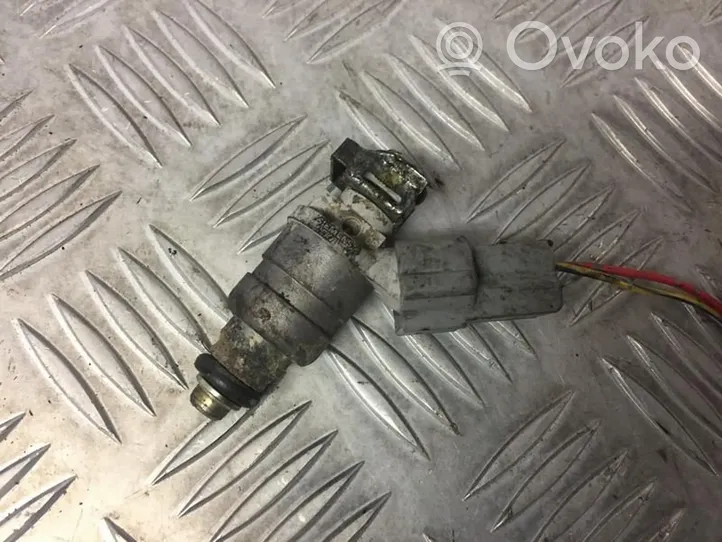 Mitsubishi Colt Injecteur de carburant MR988977