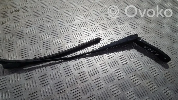 Volvo XC70 Front wiper blade arm 31276004