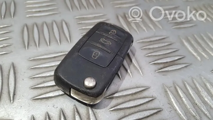 Volkswagen Polo Užvedimo raktas (raktelis)/ kortelė 1J0959753G