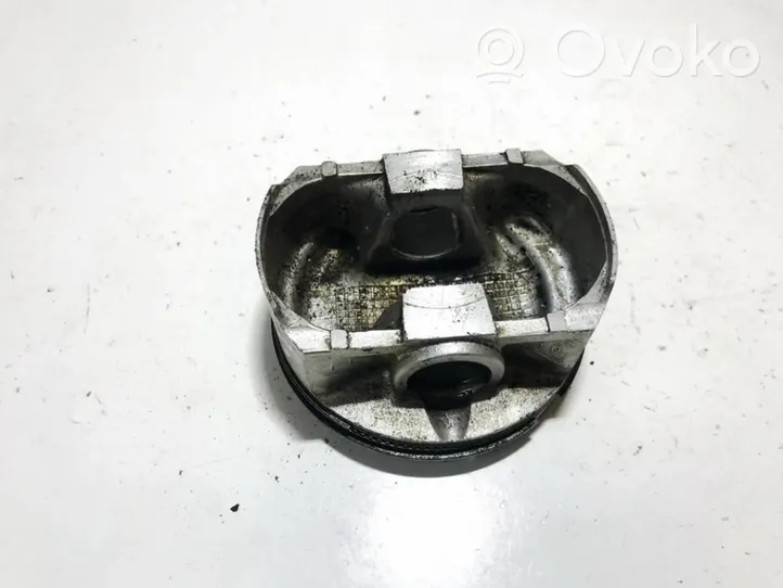 Subaru Legacy Piston 