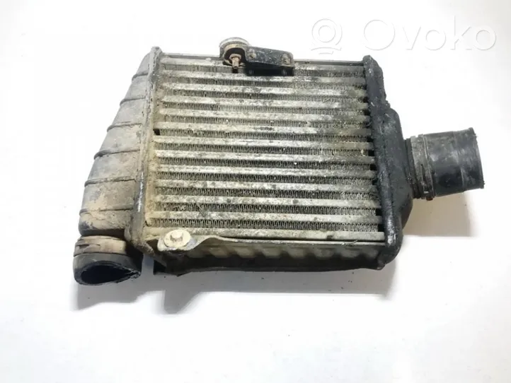 Volkswagen PASSAT B4 Chłodnica powietrza doładowującego / Intercooler 3A0145805B