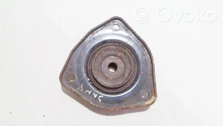 Nissan Sunny Supporto di montaggio della molla elicoidale 