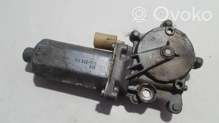 Renault Laguna I Moteur de lève-vitre de porte avant 0130821640