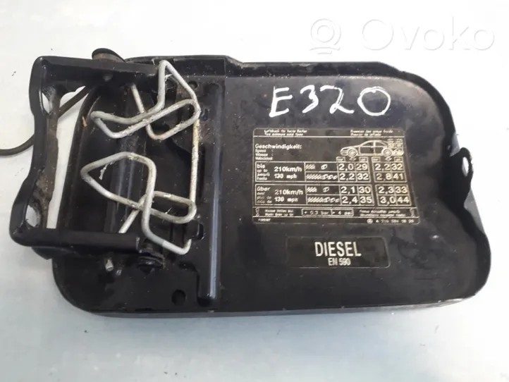 Mercedes-Benz E W210 Bouchon, volet de trappe de réservoir à carburant A2105841839