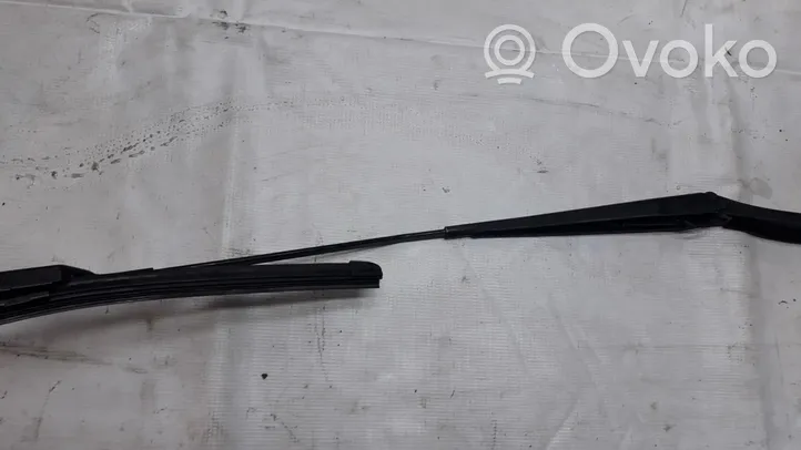 Volvo C30 Front wiper blade arm 