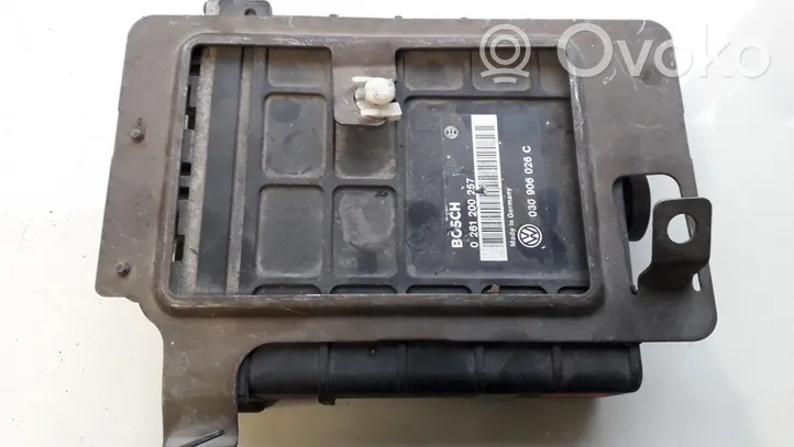 Volkswagen Golf III Sterownik / Moduł ECU 0261200257