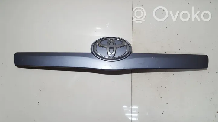 Toyota Verso Takaluukun rekisterikilven valon palkki 768110F050