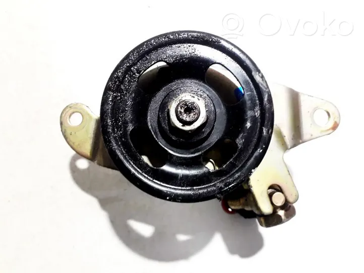 Toyota Prius (XW30) Power steering pump 25084215