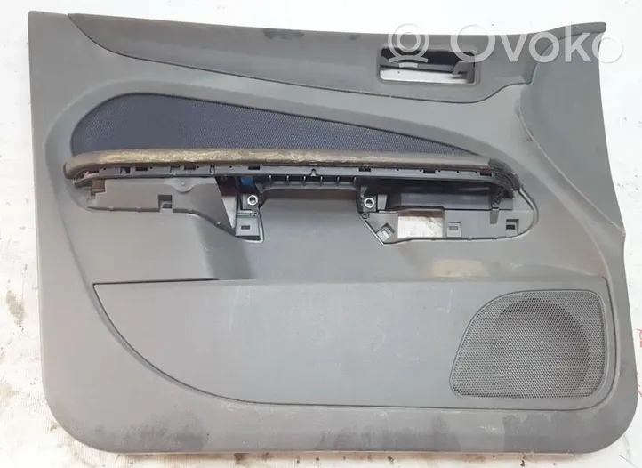 Ford Focus Rivestimento del pannello della portiera anteriore 4m51a23943c