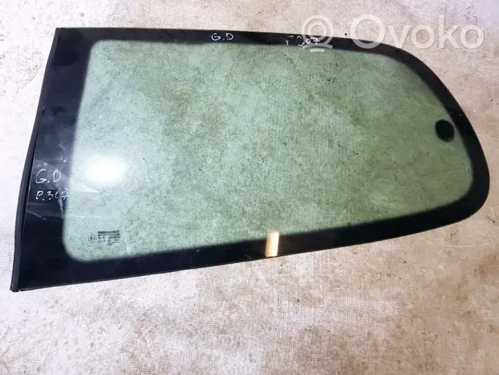 Peugeot 307 Rear side window/glass 