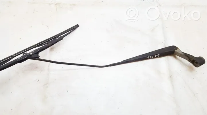 Mitsubishi Lancer Front wiper blade arm 