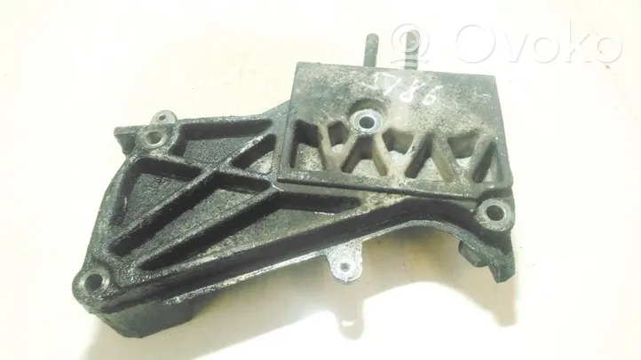 Hyundai Elantra Engine mounting bracket 