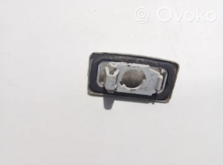 Toyota Corolla E110 Lampa oświetlenia tylnej tablicy rejestracyjnej E44043