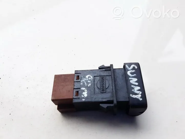 Nissan Sunny Przycisk / Przełącznik ogrzewania szyby przedniej / czołowej 