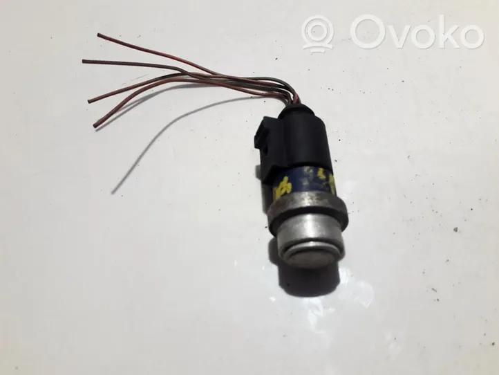 Volkswagen PASSAT B5.5 Sonde de température de liquide de refroidissement 4B0973712