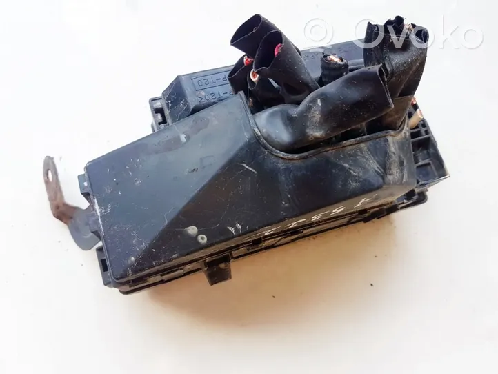 Subaru Legacy Boîte à fusibles 82231AE000