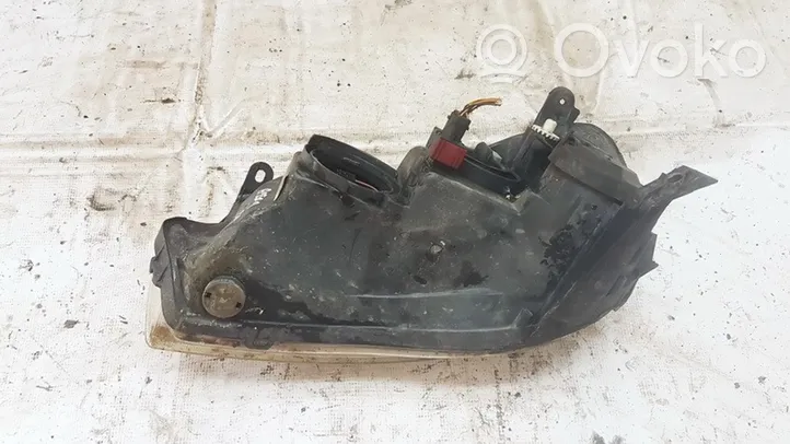 Opel Corsa C Lampa przednia 13115007