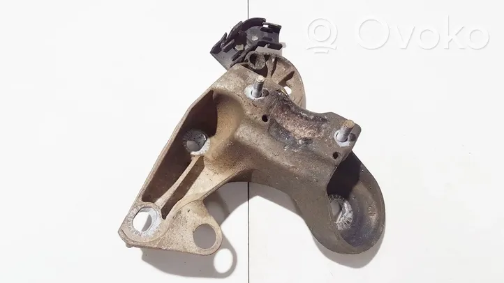 Audi A4 S4 B5 8D Engine mounting bracket 8d019932h