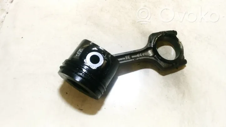 Honda CR-V Piston with connecting rod 