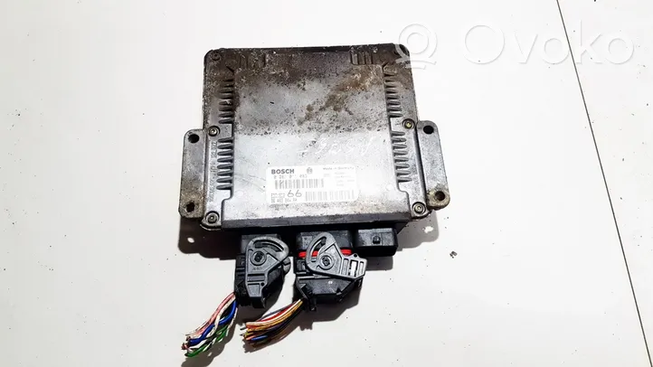 Peugeot 206 Sterownik / Moduł ECU 0281011083