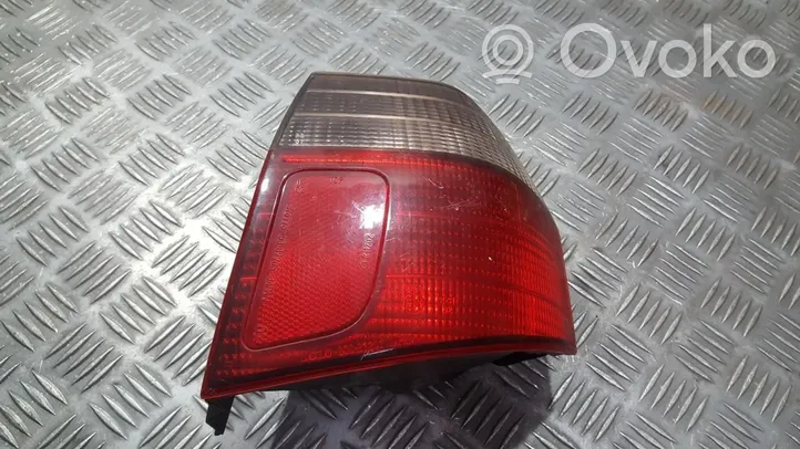 Mitsubishi Galant Luz trasera/de freno 22087201