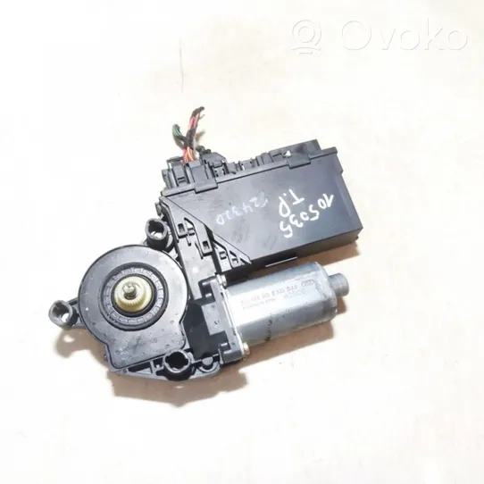 Volkswagen Touareg I Moteur de lève-vitre de porte arrière 7l0959704