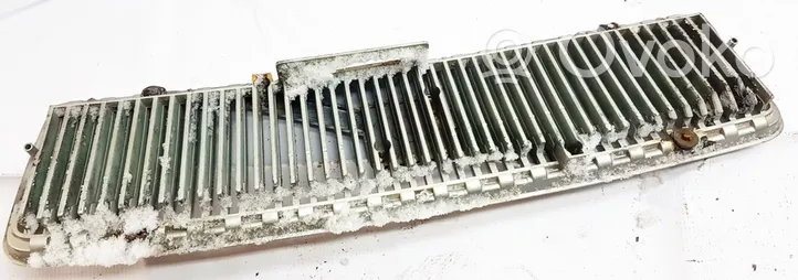 Volvo 440 Grille de calandre avant 467366