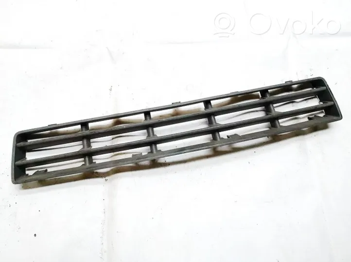 Volkswagen Golf IV Grille inférieure de pare-chocs avant 7m5854687a