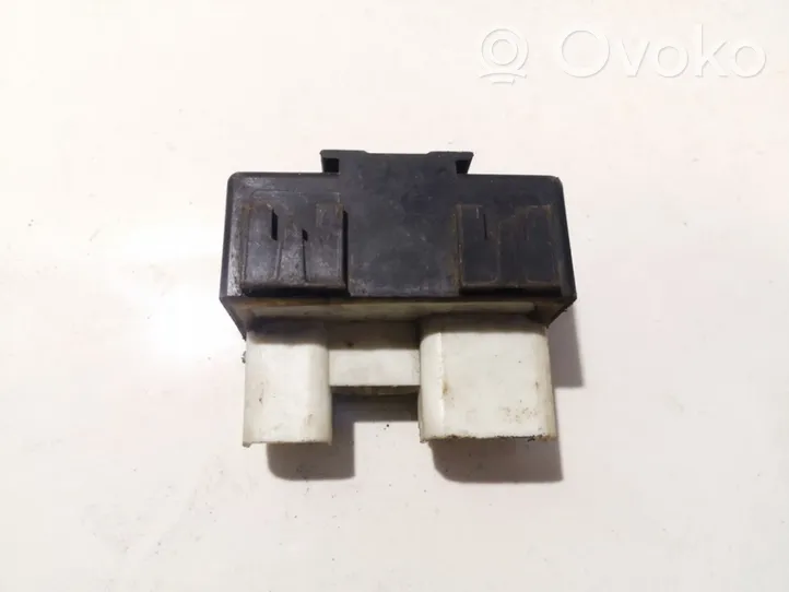 Volvo S70  V70  V70 XC Coolant fan relay 899251000