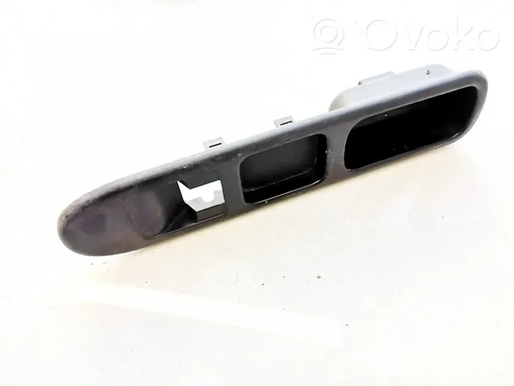 Peugeot 307 Support bouton lève vitre porte avant 532625