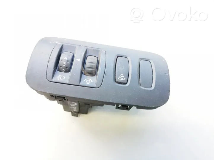 Renault Megane II Headlight level height control switch 8200079020