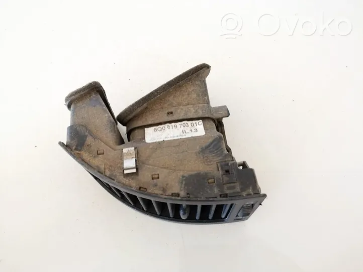 Volkswagen Polo IV 9N3 Dash center air vent grill 6q081970301c