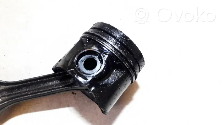 Volkswagen Golf III Piston avec bielle 028h