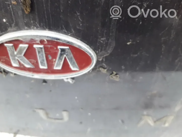 KIA Shuma Mostrina con logo/emblema della casa automobilistica 