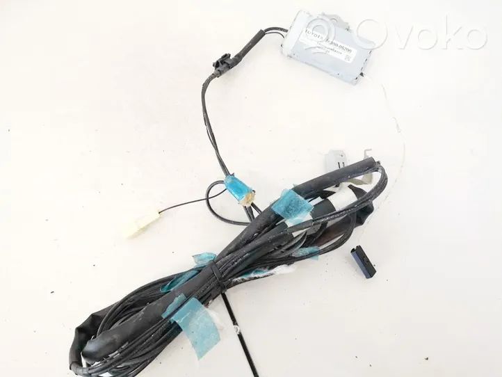 Toyota Avensis T270 Antenas vadības bloks 8630005200