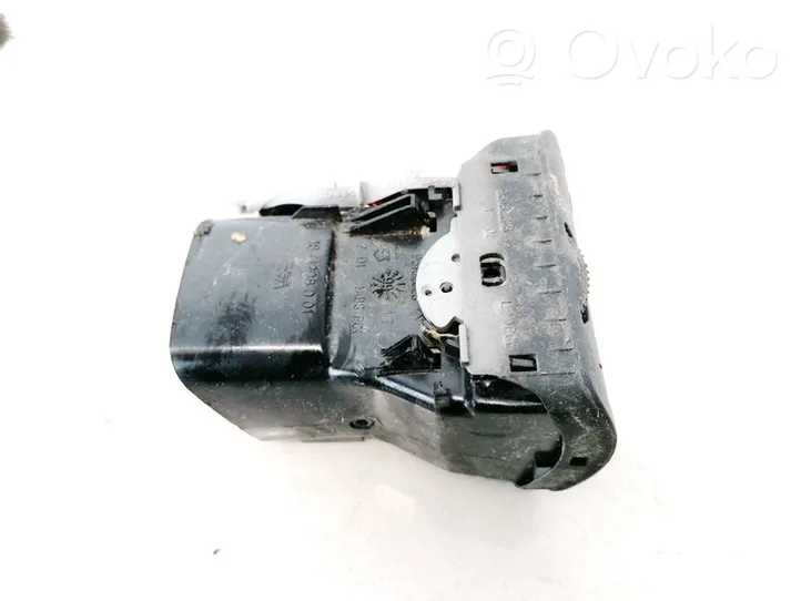 Volkswagen PASSAT B5 Griglia di ventilazione centrale cruscotto 3b0819704D