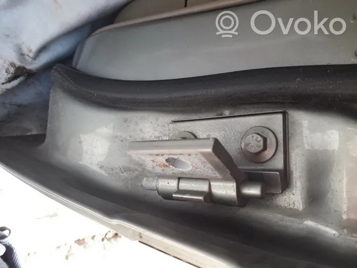 Volvo XC90 Zawias dolny drzwi tylnych 